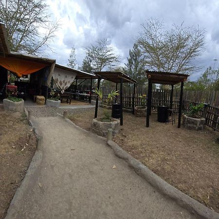 Готель Lillypond Camp Elmenteita Екстер'єр фото