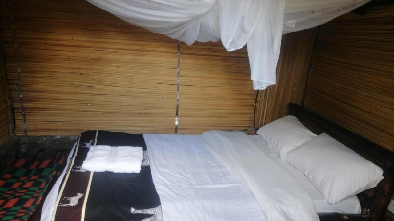 Готель Lillypond Camp Elmenteita Екстер'єр фото