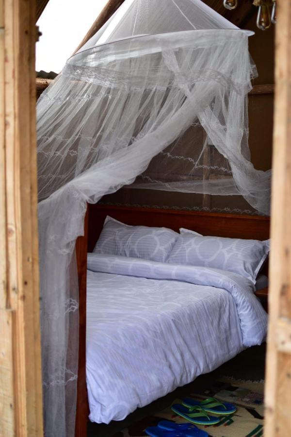 Готель Lillypond Camp Elmenteita Екстер'єр фото