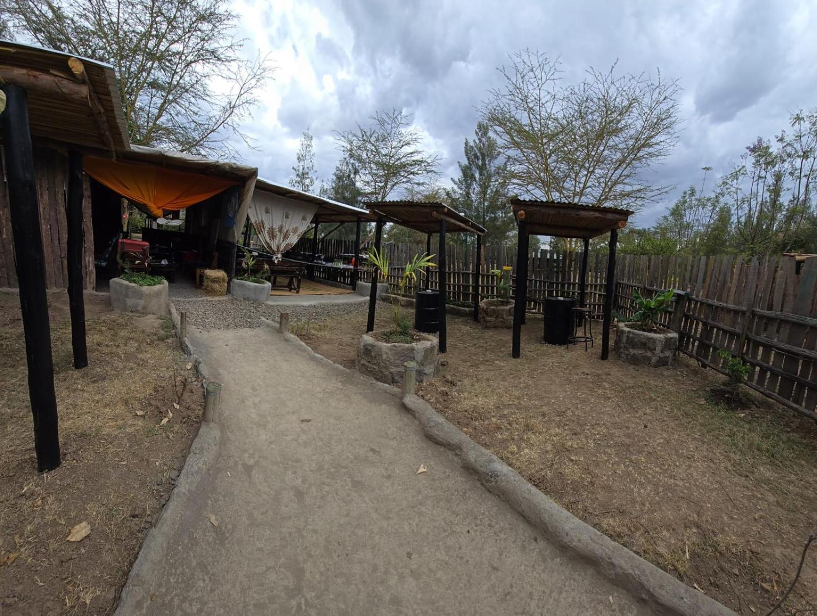 Готель Lillypond Camp Elmenteita Екстер'єр фото